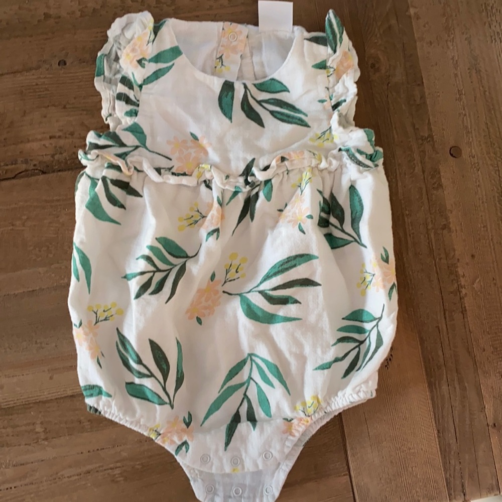 EUC Nordstrom’s baby muslin bubble